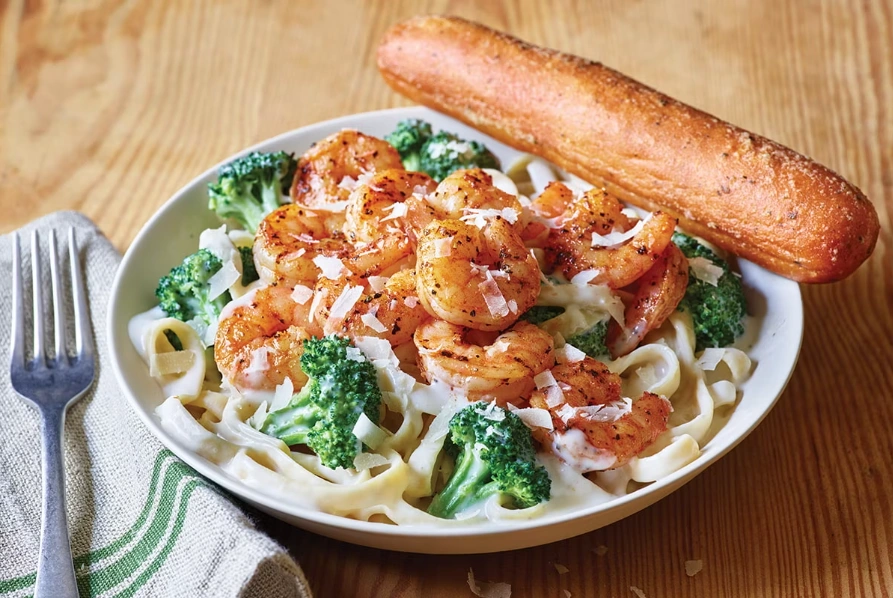 Applebees Menu With Prices and Pictures January 2026 83 Classic Chicken Alfredo w/ Sauteed Zucchini & Yellow Squash